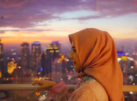 Bermain di web series, ini 8 potret prilly latuconsina pakai hija