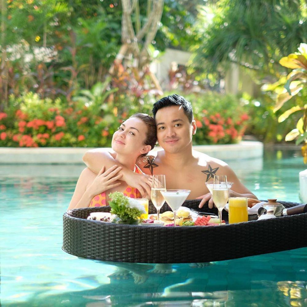 10 Potret Kemesraan Rianti & Suami yang Sedang Program Bayi Tabung