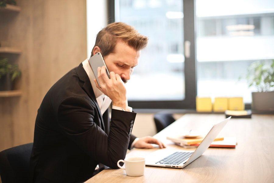 5 Alasan Orang Malas Mengangkat Telepon, Bukan Sombong!