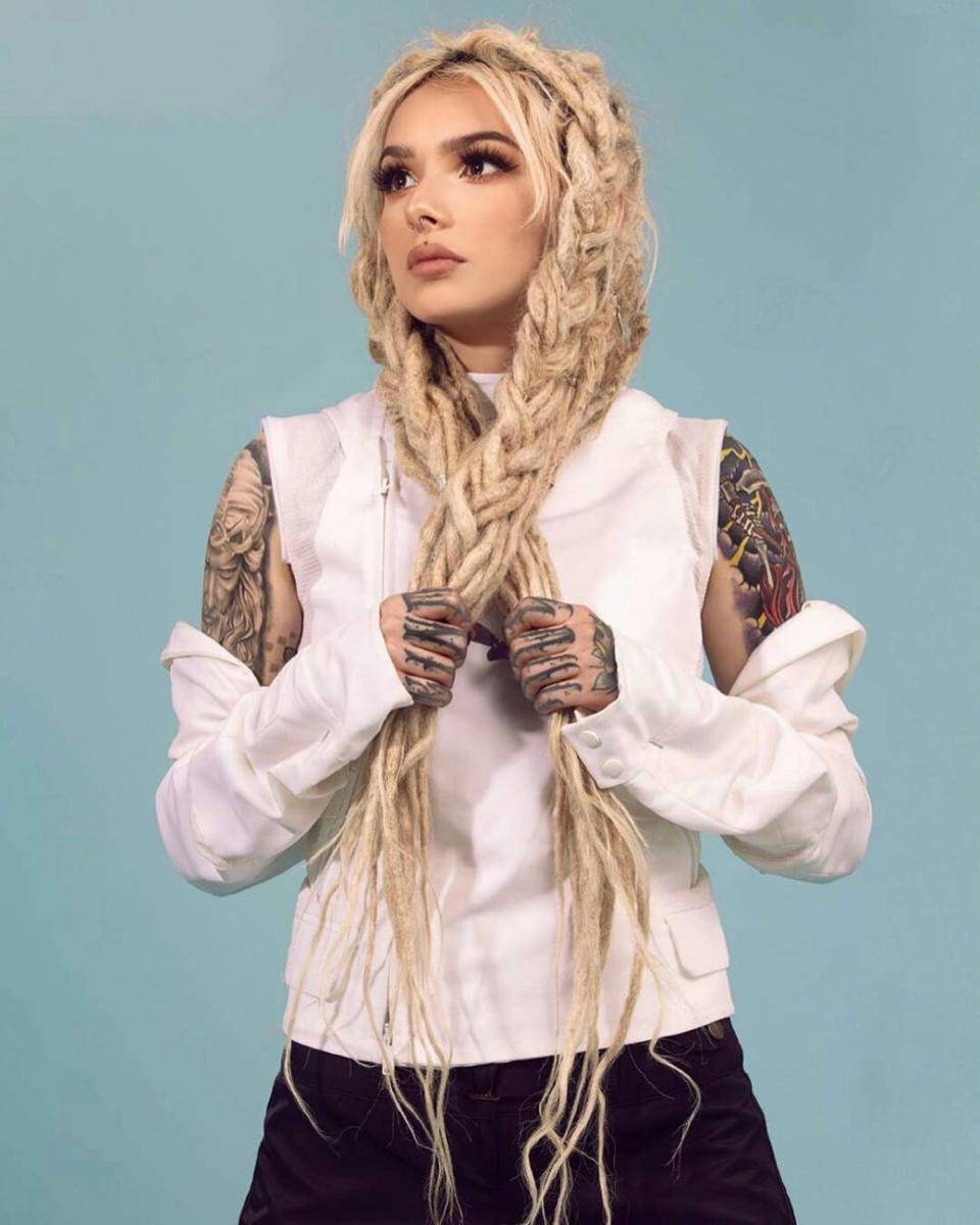 instagram.com/zhaviaward