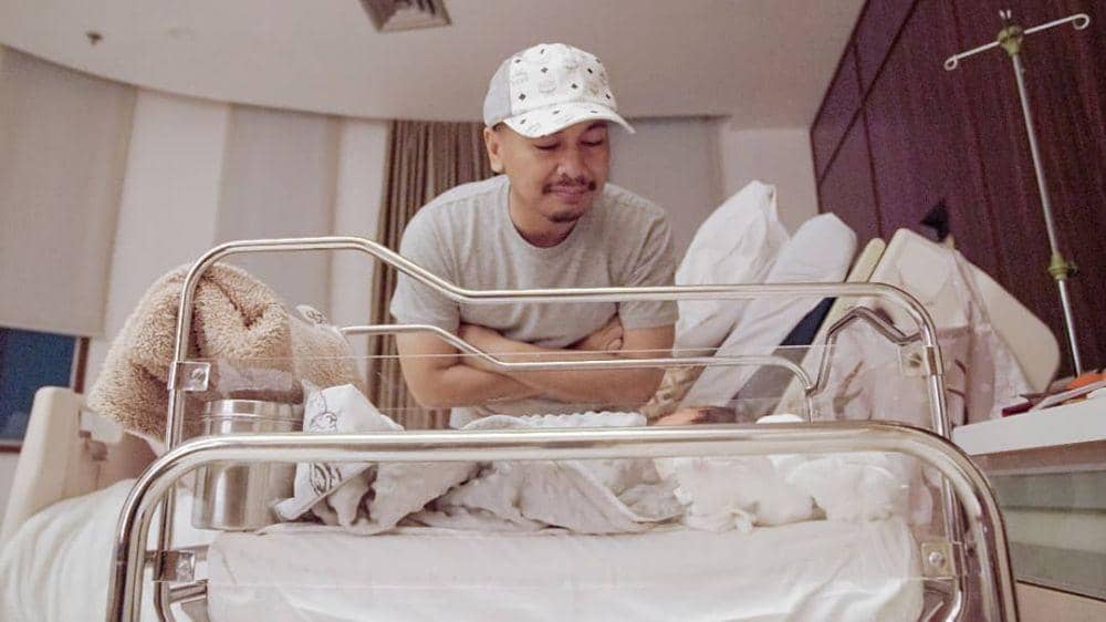 instagram.com/raditya_dika/