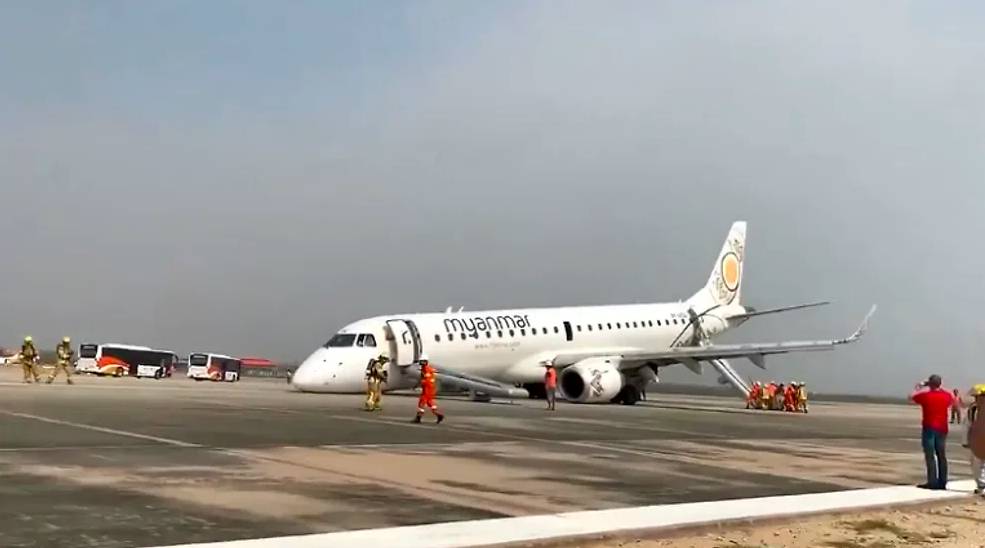 Pesawat Myanmar Airlines Mendarat Tanpa Roda Depan