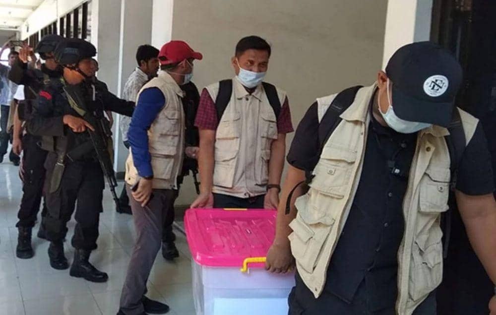 Penyidik Polda Sulsel Geledah Kantor Bupati Gowa Hingga Tengah Malam