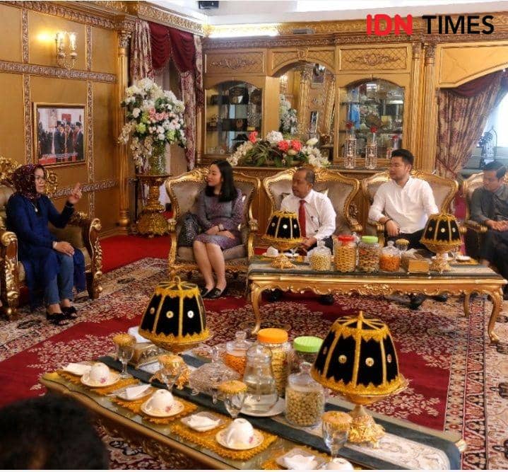 Produk UMK Sendal Eceng Gondok Masuk Hotel
