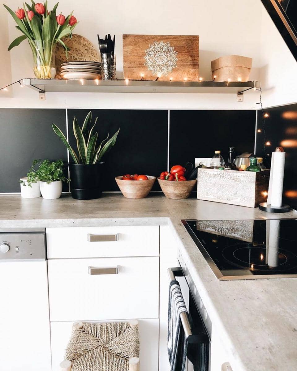 9 Desain Dapur Warna Gelap Ini Bisa Ditiru dengan Mudah