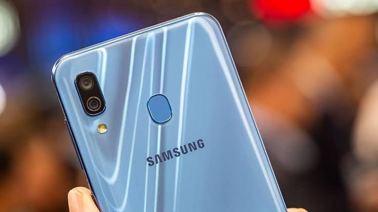 5 Kelebihan Samsung Galaxy A30, Desainnya Kece Banget!