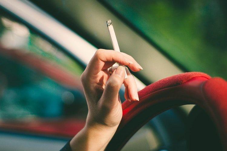 5 Tips Melupakan Kebiasaan Merokok Saat Sedang Puasa