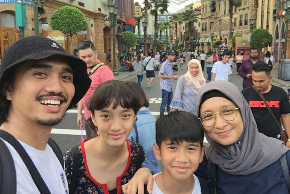Pecinta Traveling, Ini 10 Potret Bahagia Keluarga Duta 'Sheila On 7'