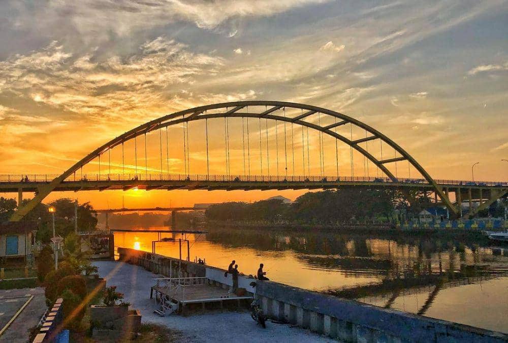 instagram.com/raxzafone