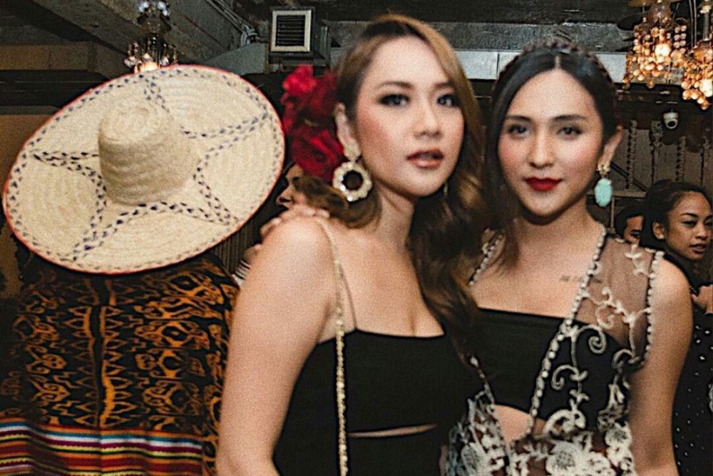 10 Momen Manis Persahabatan BCL & Dena Rachman, Seperti Kakak Adik!