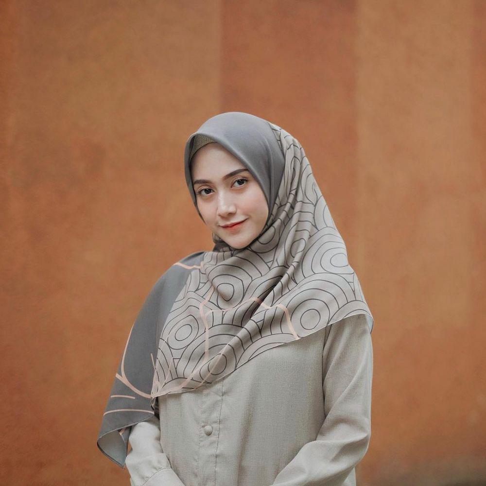 OOTD Simple ala Nisa Cookie Ini Bisa Jadi Referensi Gaya Lebaranmu