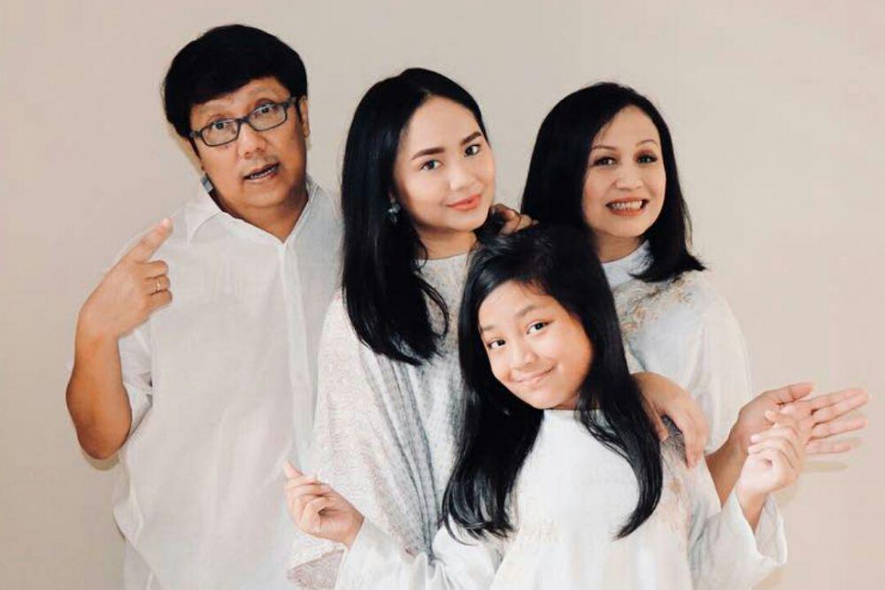 Sering Kerja Bareng, 10 Potret Gita Gutawa & Ayah Penuh Kasih Sayang