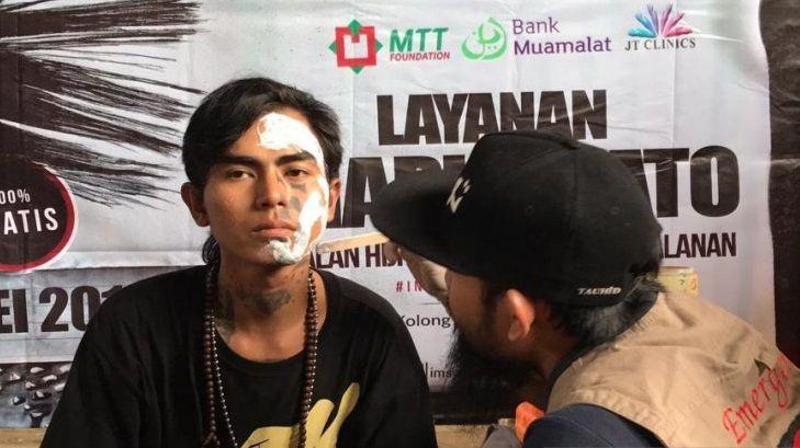 Hapus Tato Gratis, Perjalanan Hijrah Anak Punk Kolong Jembatan Tebet