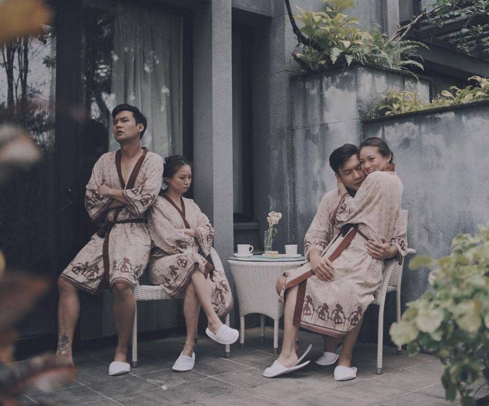 10 Momen Mesra Fendy Chow dan Istri, Ekspresinya Curi Perhatian