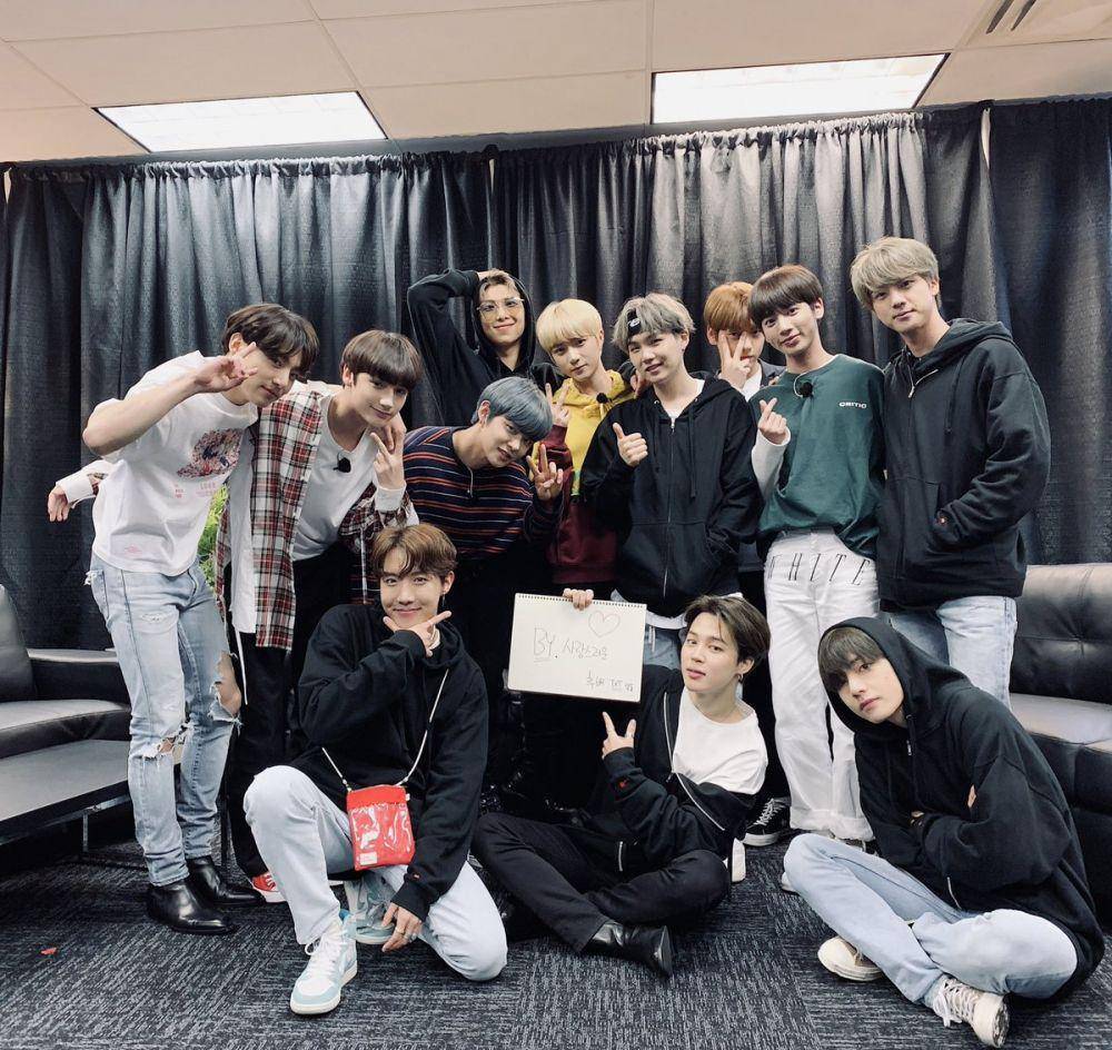twitter.com/BTS_twt