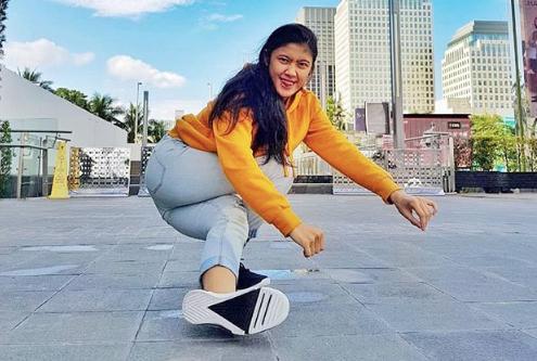 10 Potret Manis Akina Fathia, Artis yang Hobi Olahraga Ekstrem