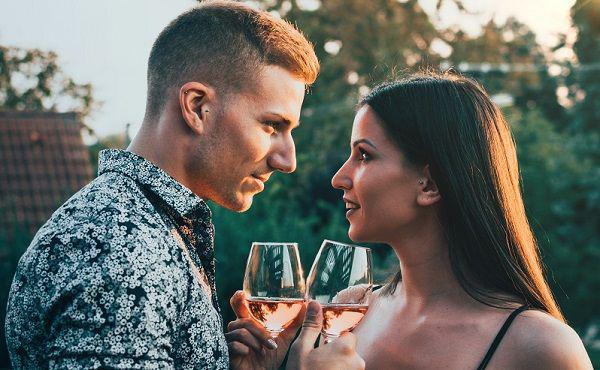 20 Ide Kalimat Pick Up Line untuk Dating Apps, Gombalannya Berkelas!
