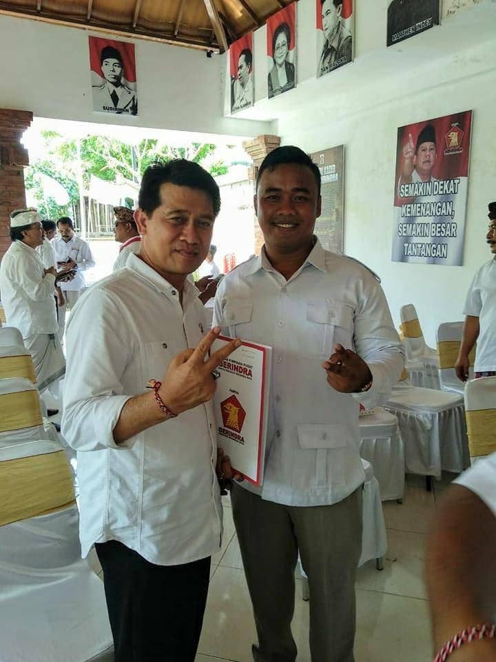 Ketua OKK DPC Partai Gerindra Klungkung, I Ketut Juliarta, dan Bupati Klungkung, I Nyoman Suwirta. (Dok.IDN Times/Istimewa)