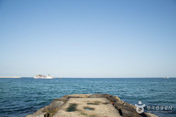 8 Pantai Indah di Korea Ini Jadi Lokasi Syuting KDrama Populer