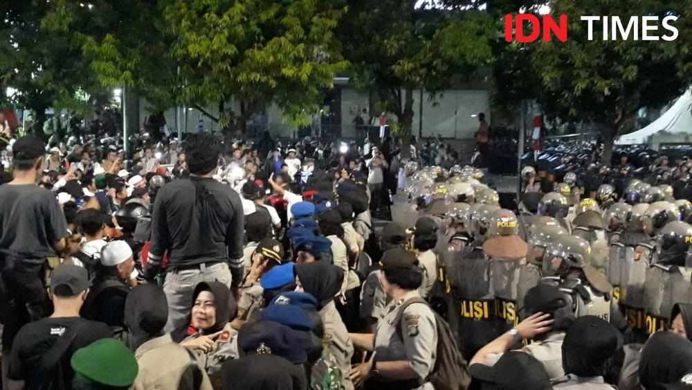Takbir Bergema Usai Salat Tarawih, Polisi Posisi Siaga