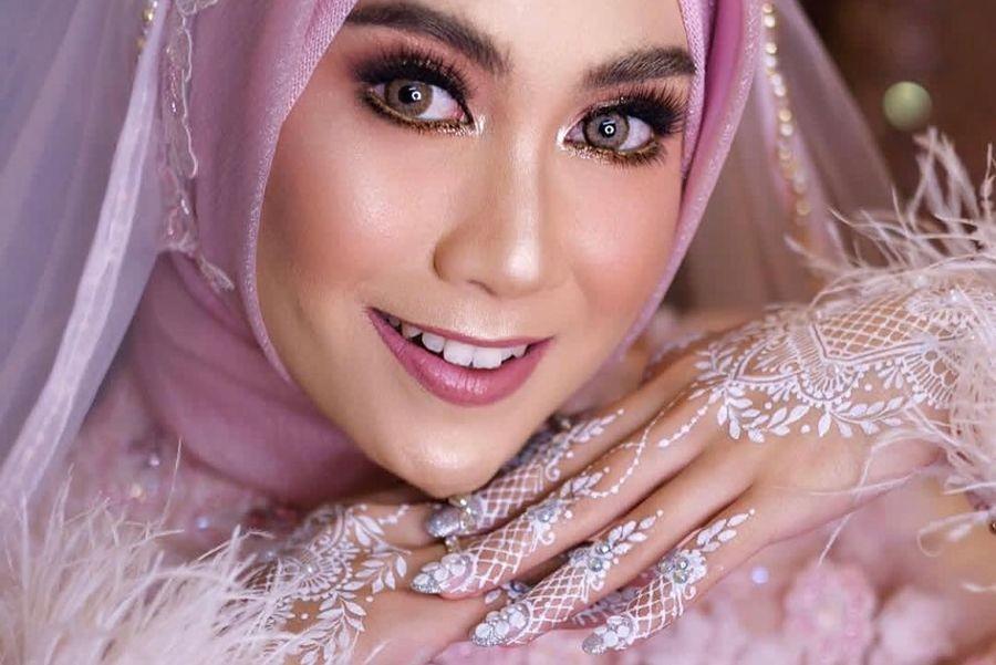 10 Rekomendasi Henna Murah, Bikin Tanganmu Terlihat Indah nan Lentik
