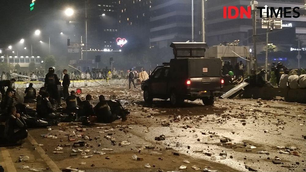 Brimob Tangkap 2 Pemuda Demonstran, yang 1 Dilepas Lagi
