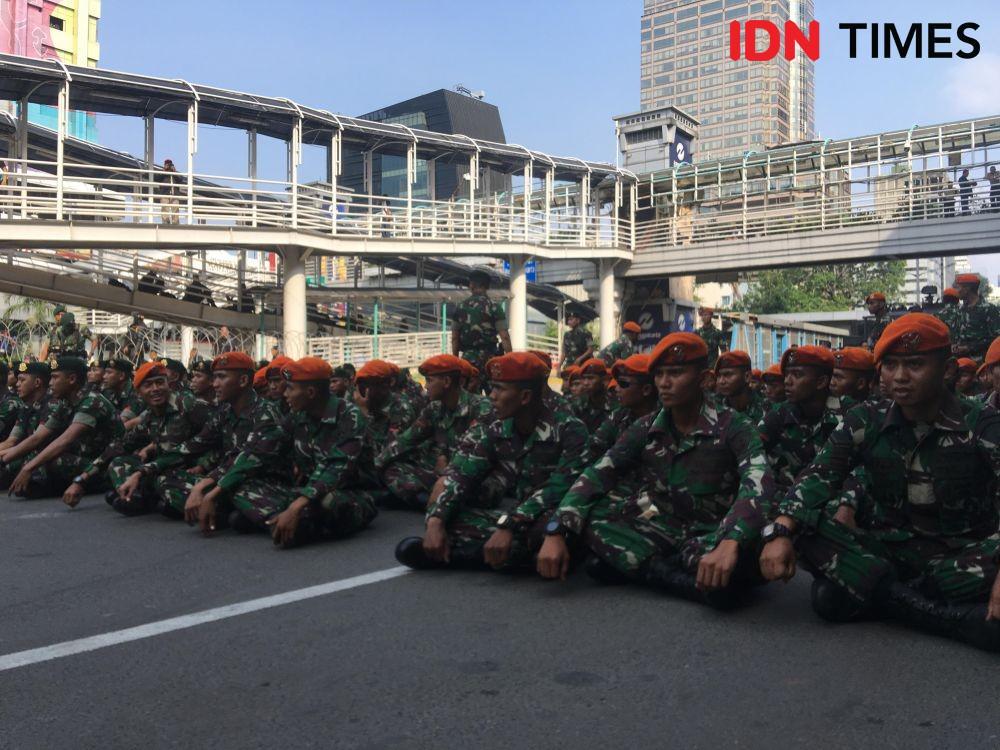 Demonstran GNKR: Hidup TNI...