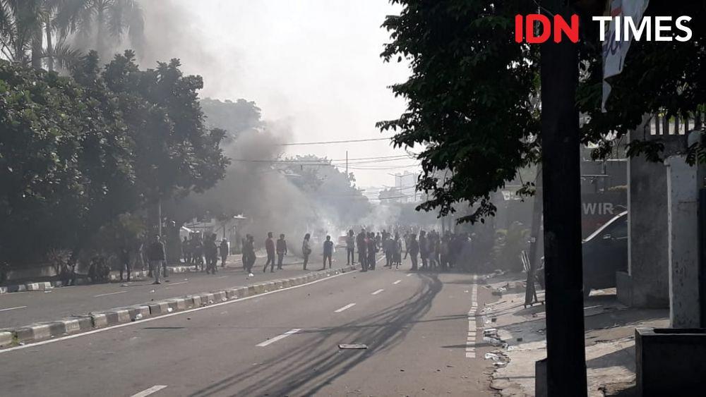 Coba Lawan Polisi, Massa Aksi Dipukul Mundur