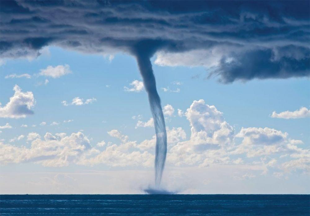 Mengenal Waterspout, Angin Puting Beliung yang Sering Muncul di Laut
