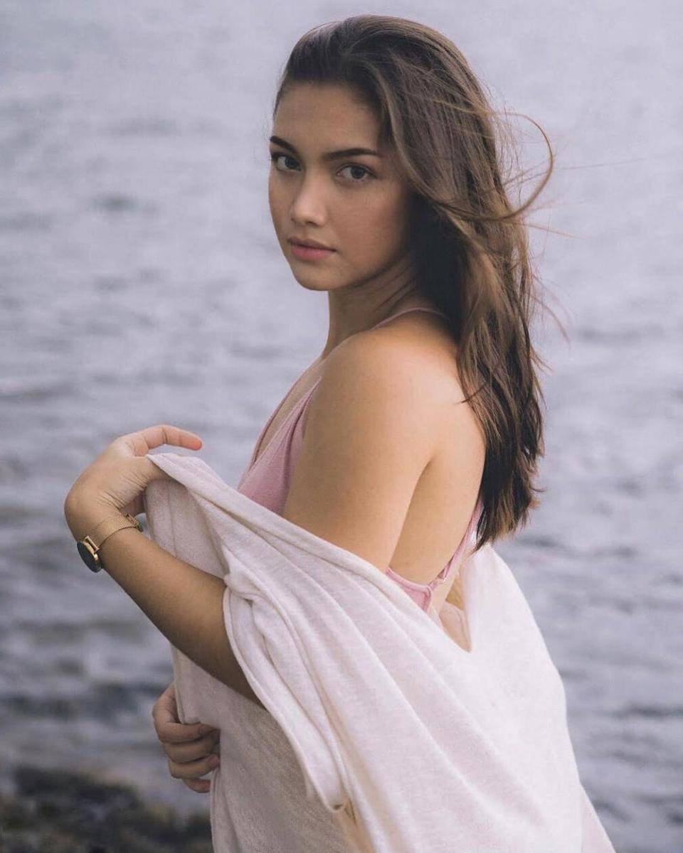 instagram.com/angelagilsha