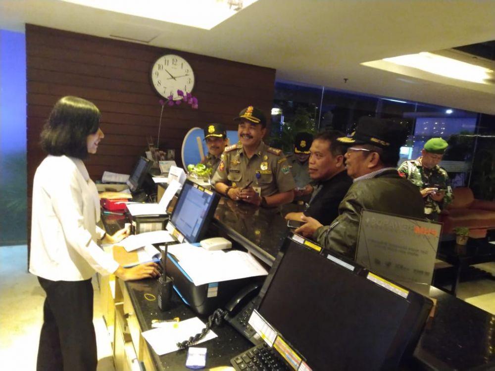 Patroli Gabungan, Petugas Gabungan di Malang Razia Miras Tak Berizin