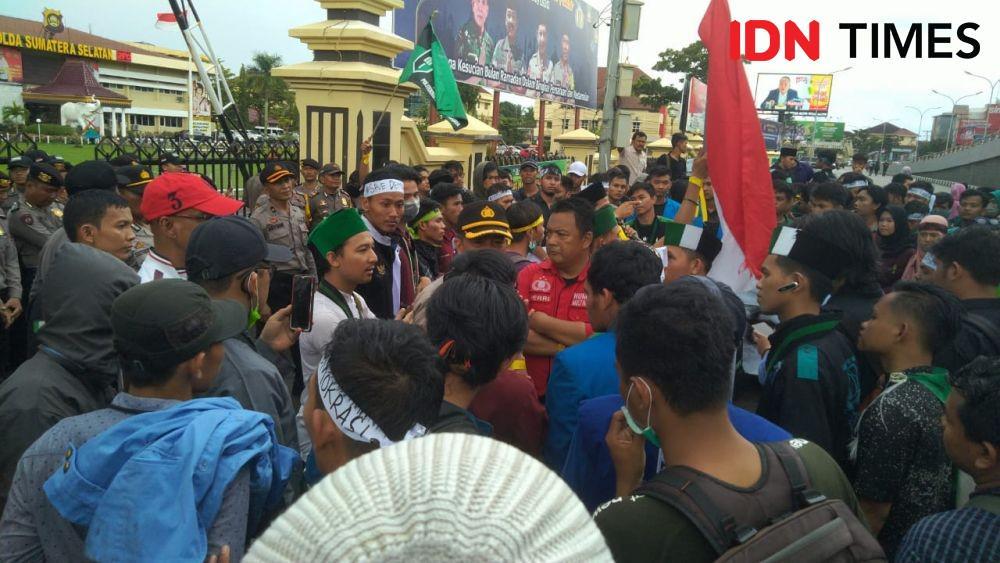 Mahasiswa Palembang Tuntut Tindakan Represif Polisi di Aksi 21-22 Mei
