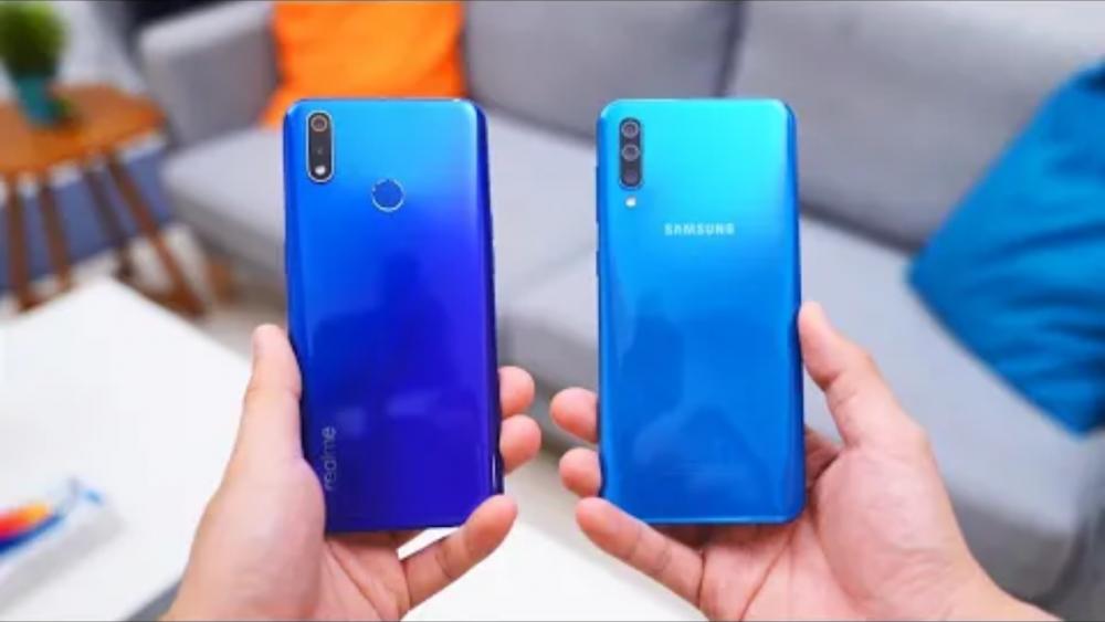 Ini Beda Kelebihan Samsung Galaxy A50 dan Realme 3 Pro