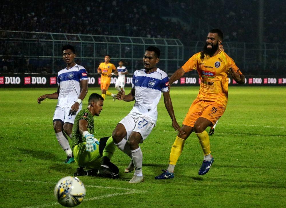 Sylvano Comvalius Enggan Pikirkan Kritikan pada Dirinya