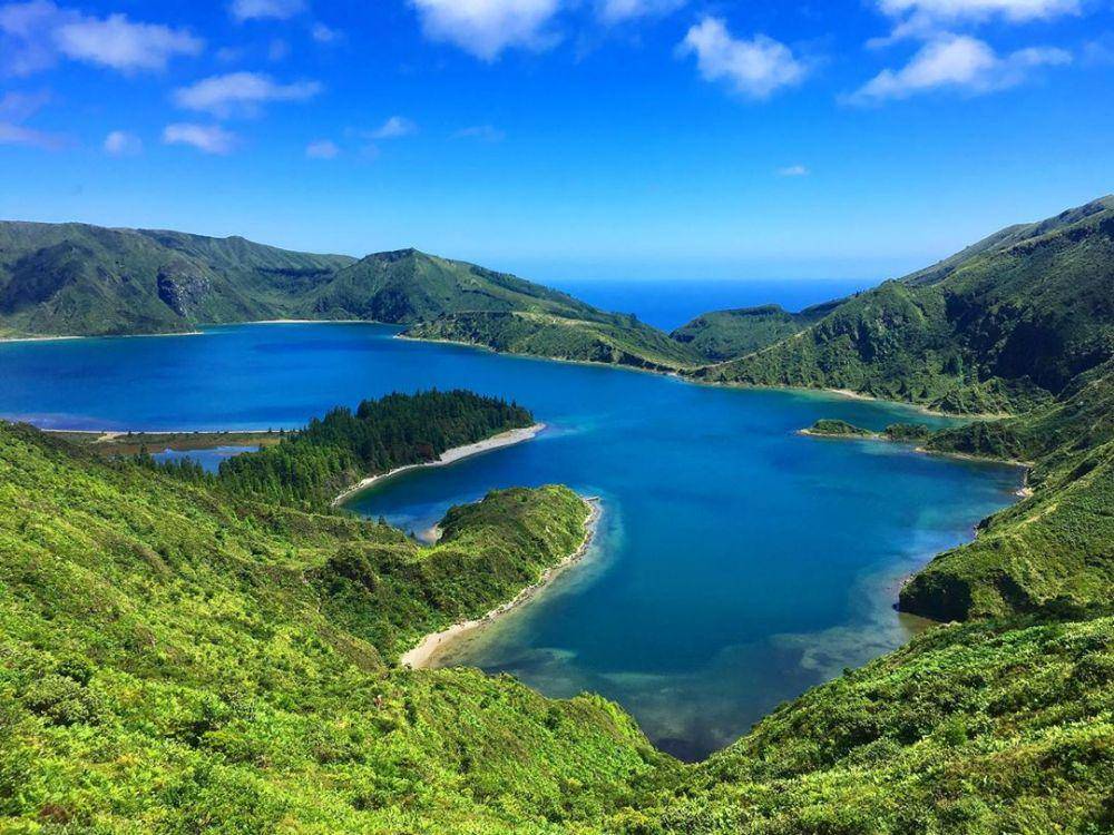instagram.com/cinni_travelndive/