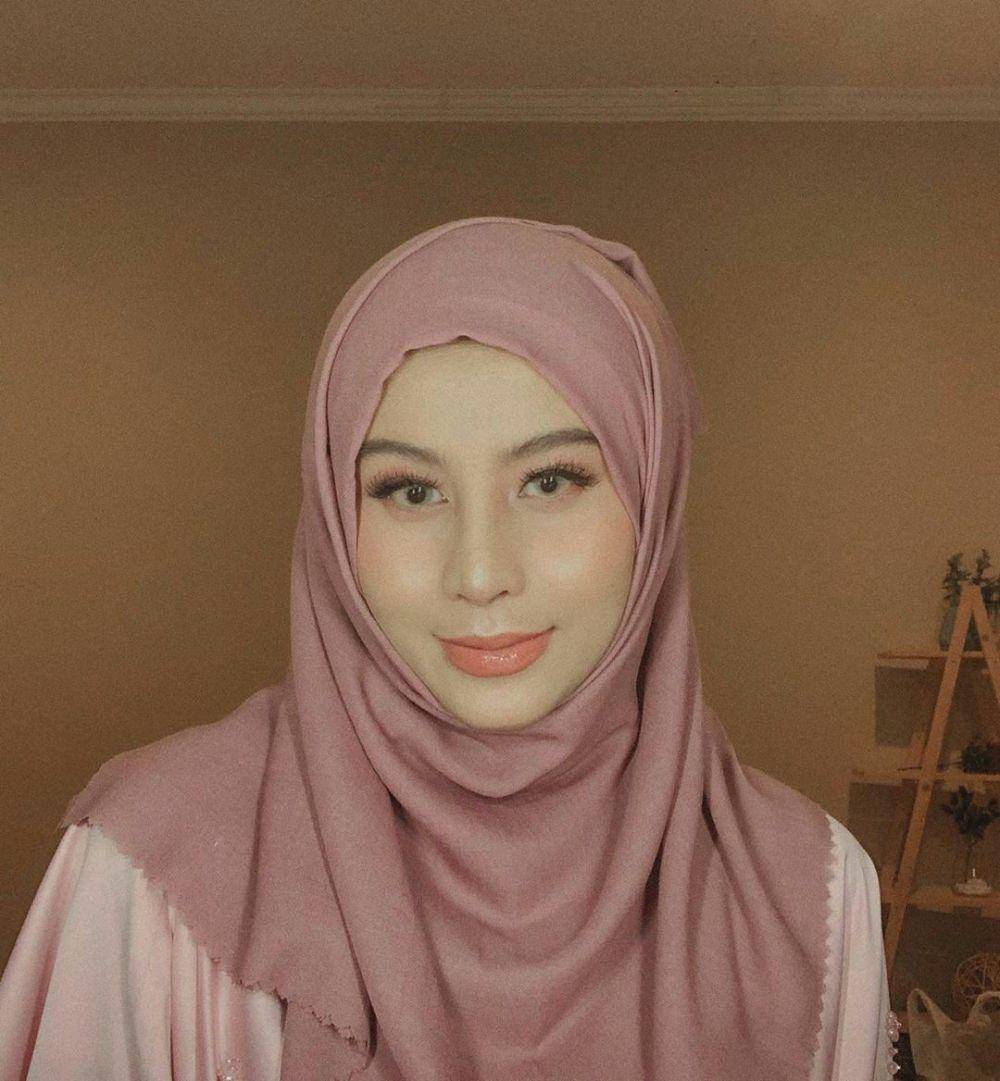 instagram.com/awkarin