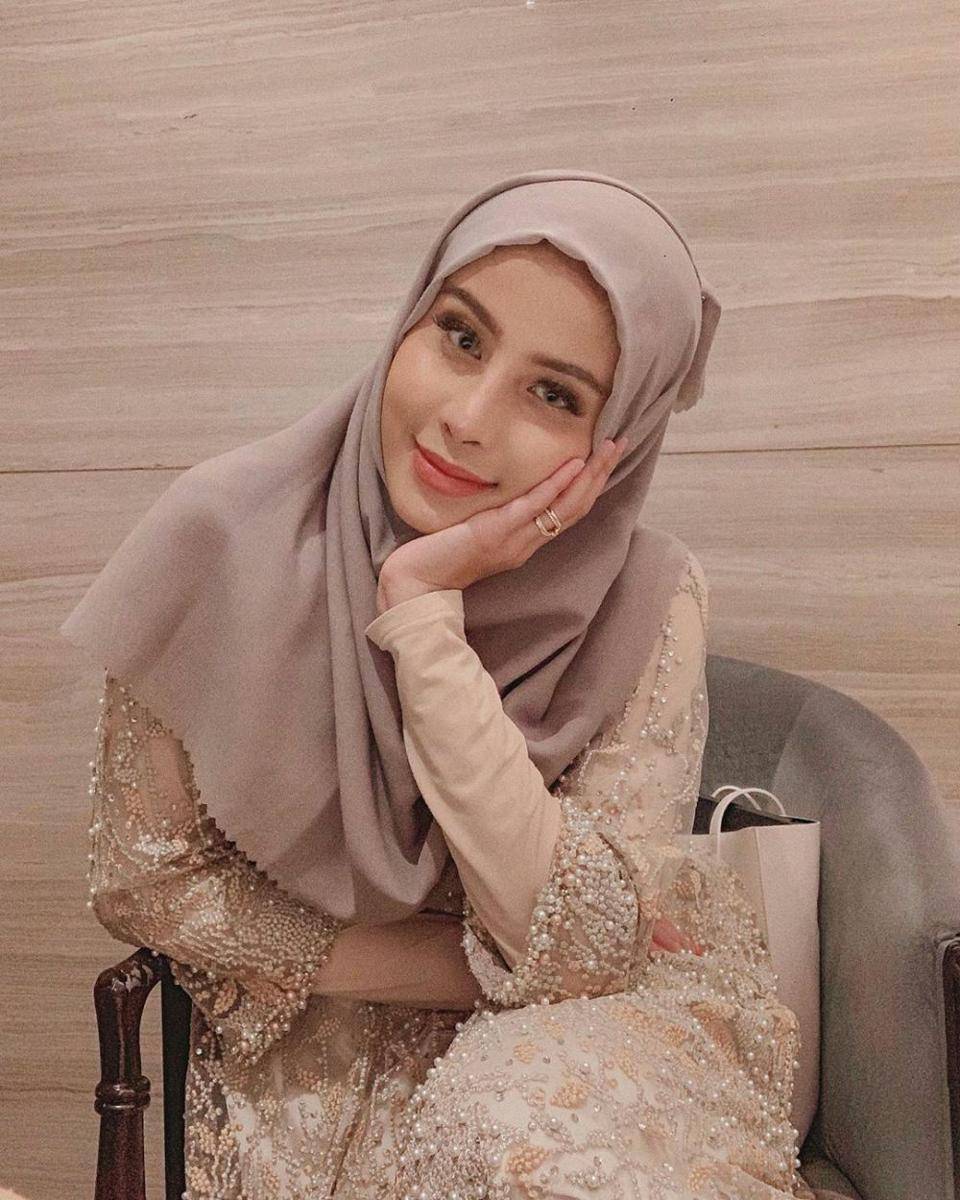 instagram.com/awkarin
