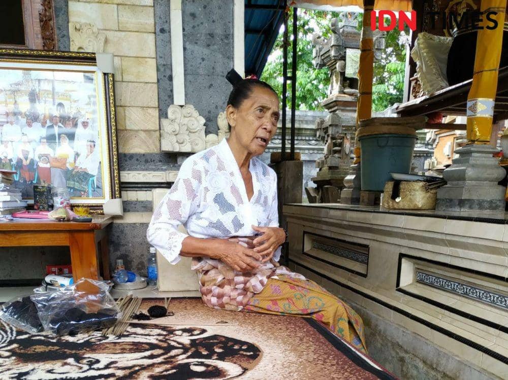 Istri mendiang Ida Pedanda Gede Made Tembau, Ida Pedanda Istri Oka. (IDN Times/Wayan Antara)