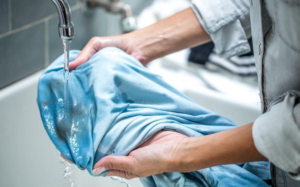 5 Cara Menghilangkan Noda Tinta di Baju dengan Mudah