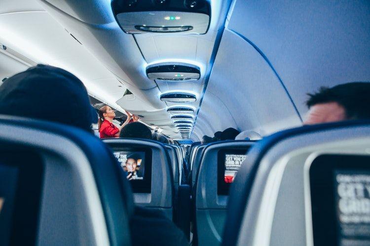10 Hal Teraneh yang Pernah Terjadi Selama Traveling Naik Pesawat!