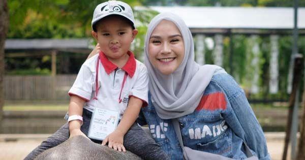 12 Potret Gemas Bhai Kaba, Anak Zaskia Mecca yang Suka Ondel-Ondel