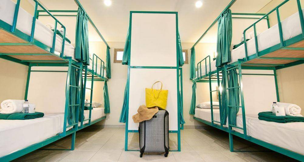 breadnjamhostel.com
