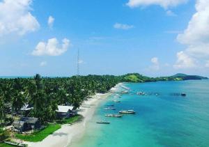 Waspadai Ubur-ubur, Wisatawan Dilarang Berenang di Pulau Panjang