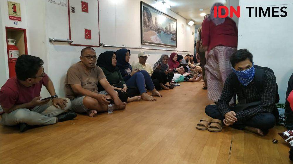 Ilustrasi penumpang kapal feri di Merak(IDN Times/Muhammad Iqbal)