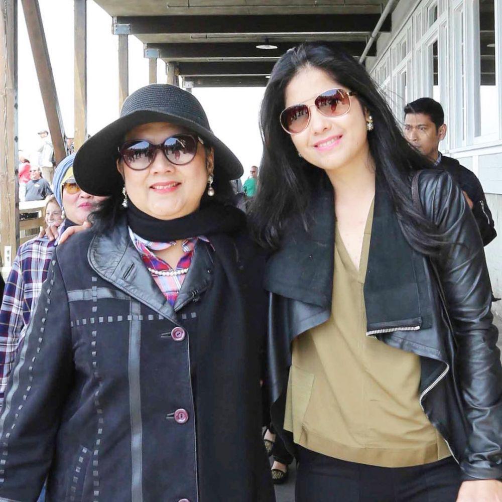 4 Potret Annisa Pohan Kembaran Outfit dengan Mendiang Ani Yudhoyono