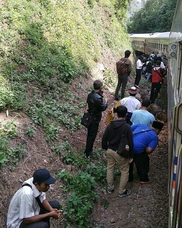 Perjalanan Mudik Terganggu Akibat KA Serayu Anjlok di Nagrek