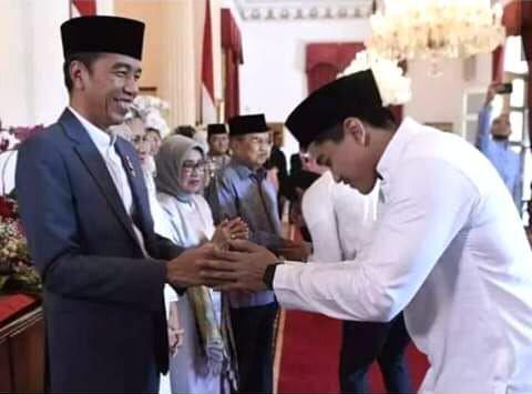 Gaya Lebaran Kaesang Berbaju Koko, Warganet: Lekukannya Kurang, Mas!