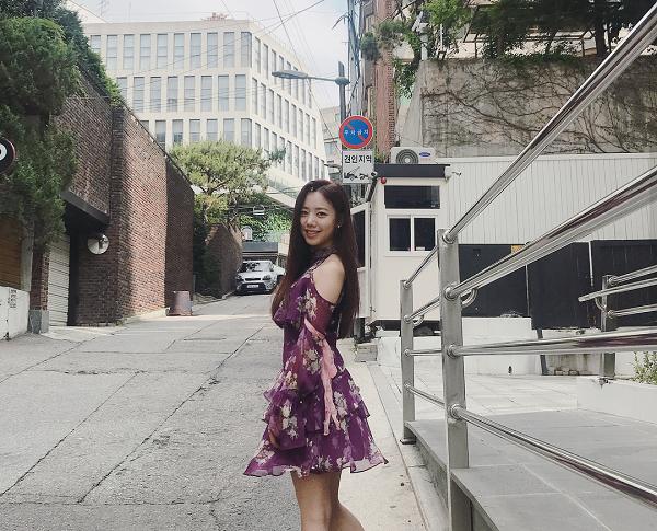 9 Inspirasi OOTD Namjoo A-Pink, Cocok Jika Kamu Ingin Tampil Feminin