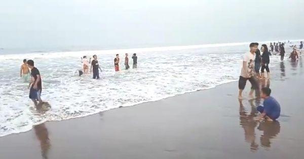 Nekat ke Pantai Saat Pandemik, 3 Wisatawan Terseret Ombak di Lebak