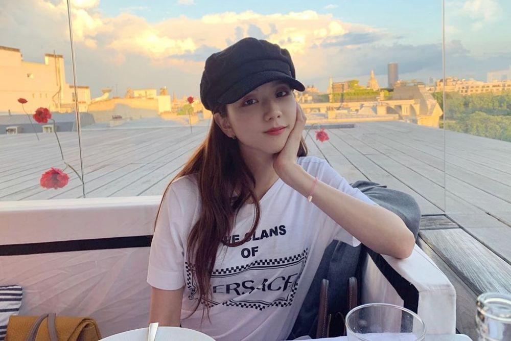 8 Ide Mix & Match ala Jisoo BLACKPINK Saat Traveling, Contek Yuk!